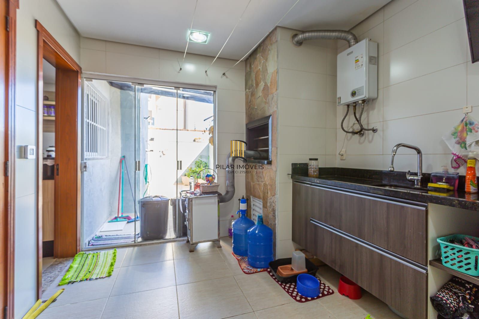 Casa 3 dormitórios com duas suítes bairro Jardim Floresta - Lindoia