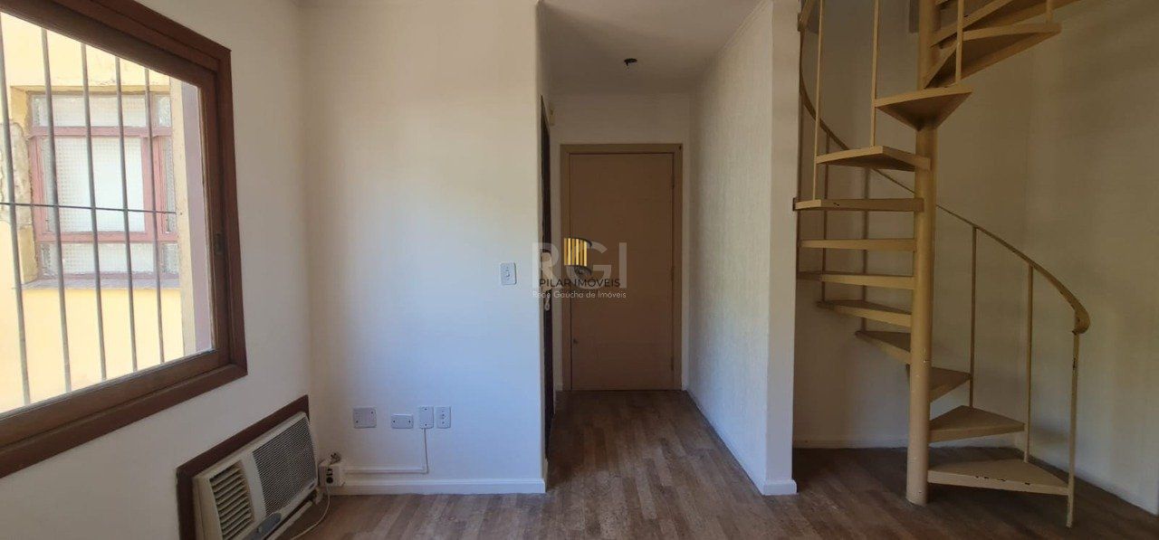 Apartamento duplex para Venda - 93.32m², 2 dormitórios, sendo 1 suite, 1 vaga - Santo Antonio, Porto Alegre