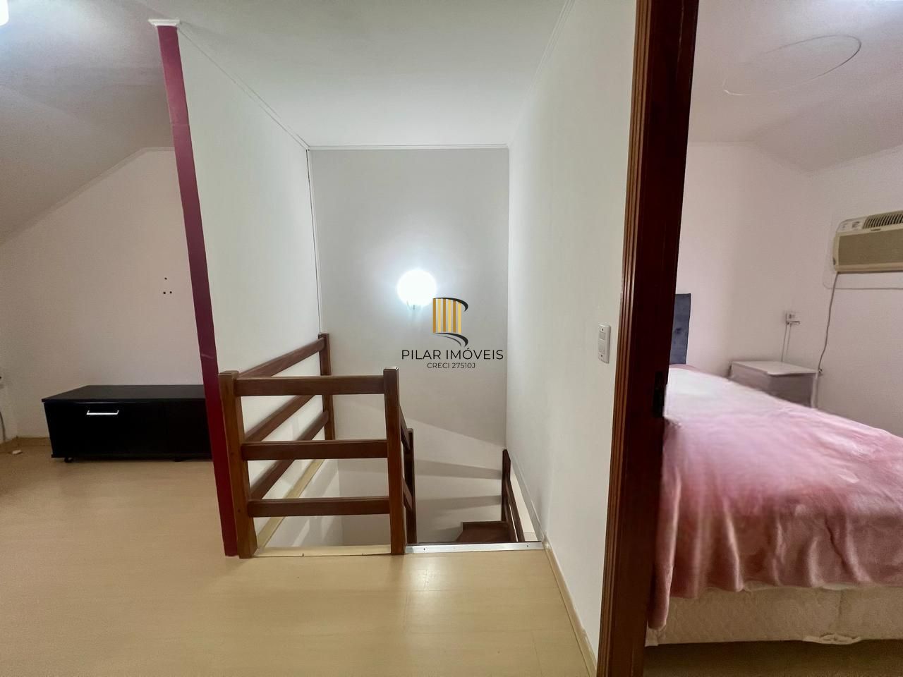 Casa em condomínio fechado  com 94m2, 3 dormitórios no bairro Camaquã.