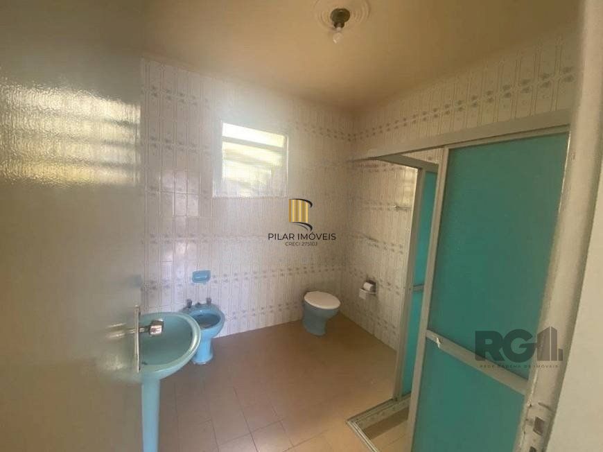 Casa  com 03 dormitórios e 01 suíte no Bairro Partenon Porto Alegre/RS