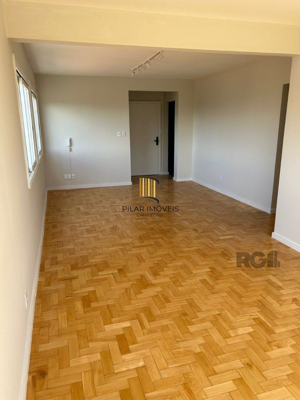 Belíssimo Apartamento com 03 quartos (01 suíte) uma vaga coberta todo Reformado