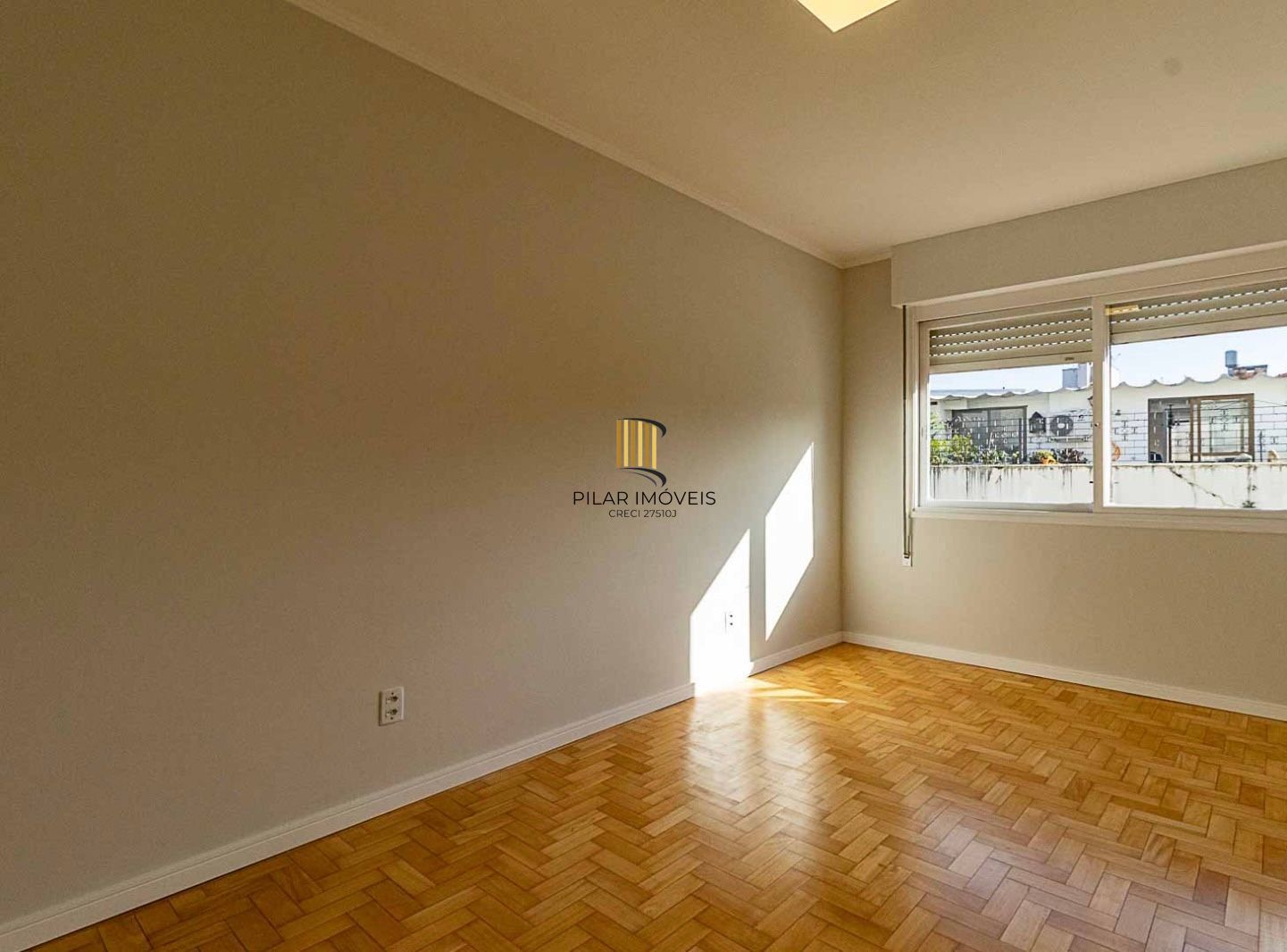 Apartamento a venda no bairro Auxliadora dois dormitórios, totalmente reformado.