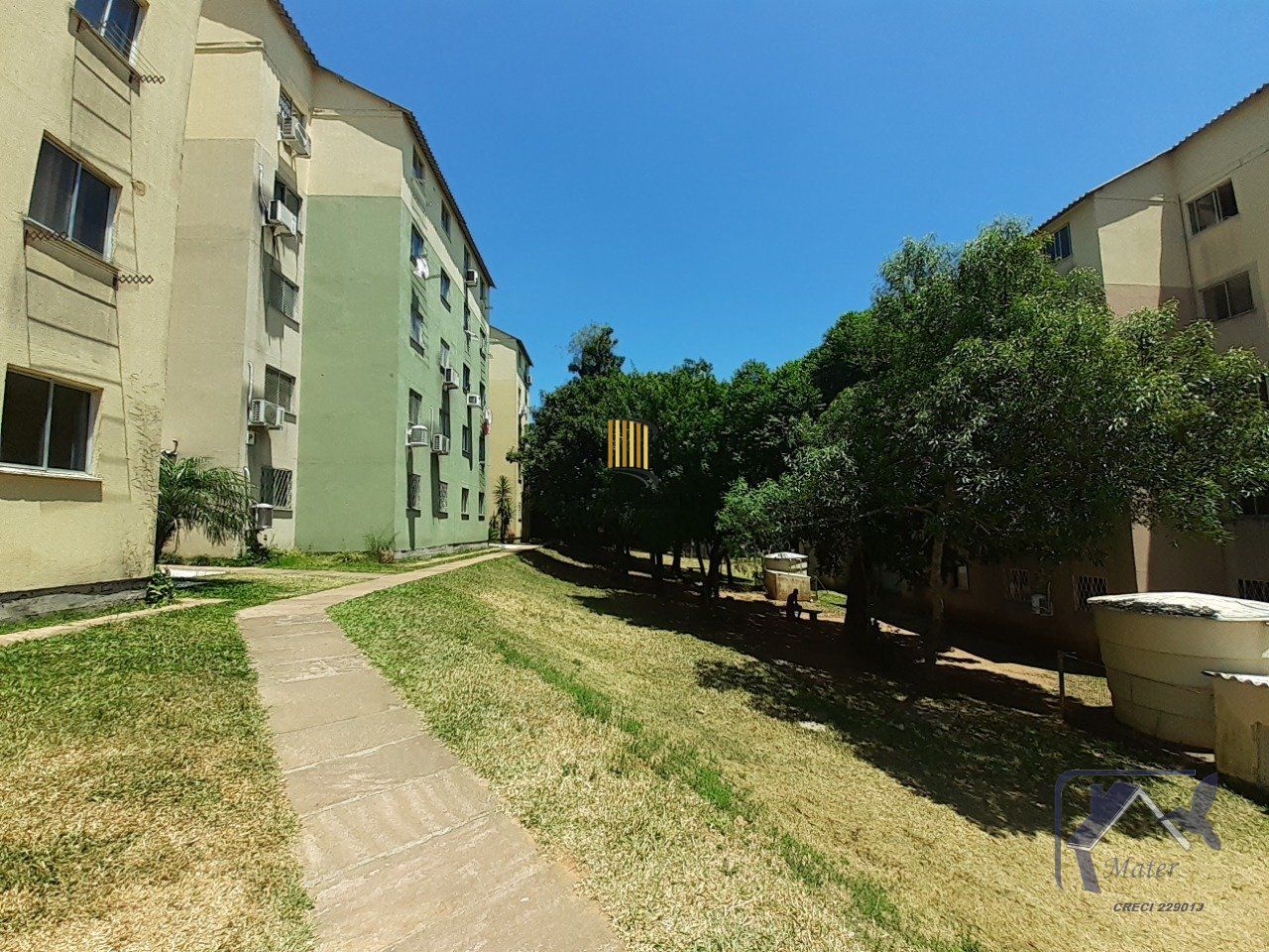 Belo Apartamento de 02 Dorm. com Piso Laminado, e móveis planejados !!!!