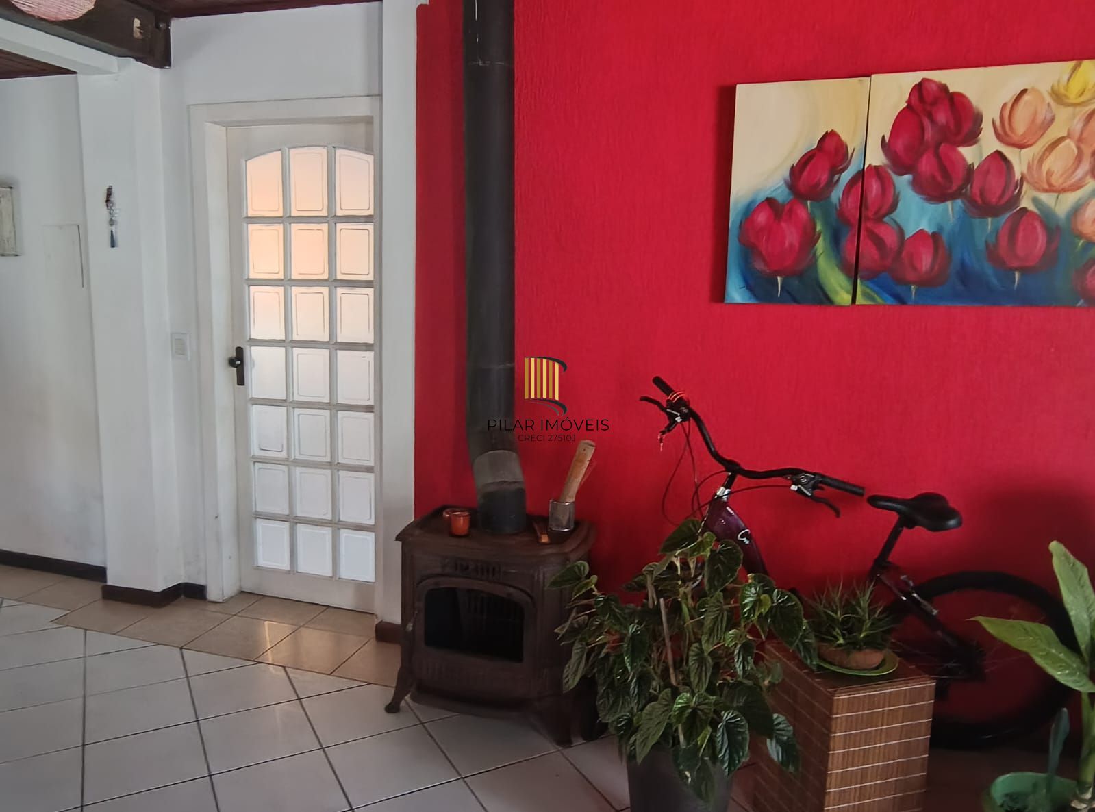 CASA COM PISCINA NA TRISTEZA