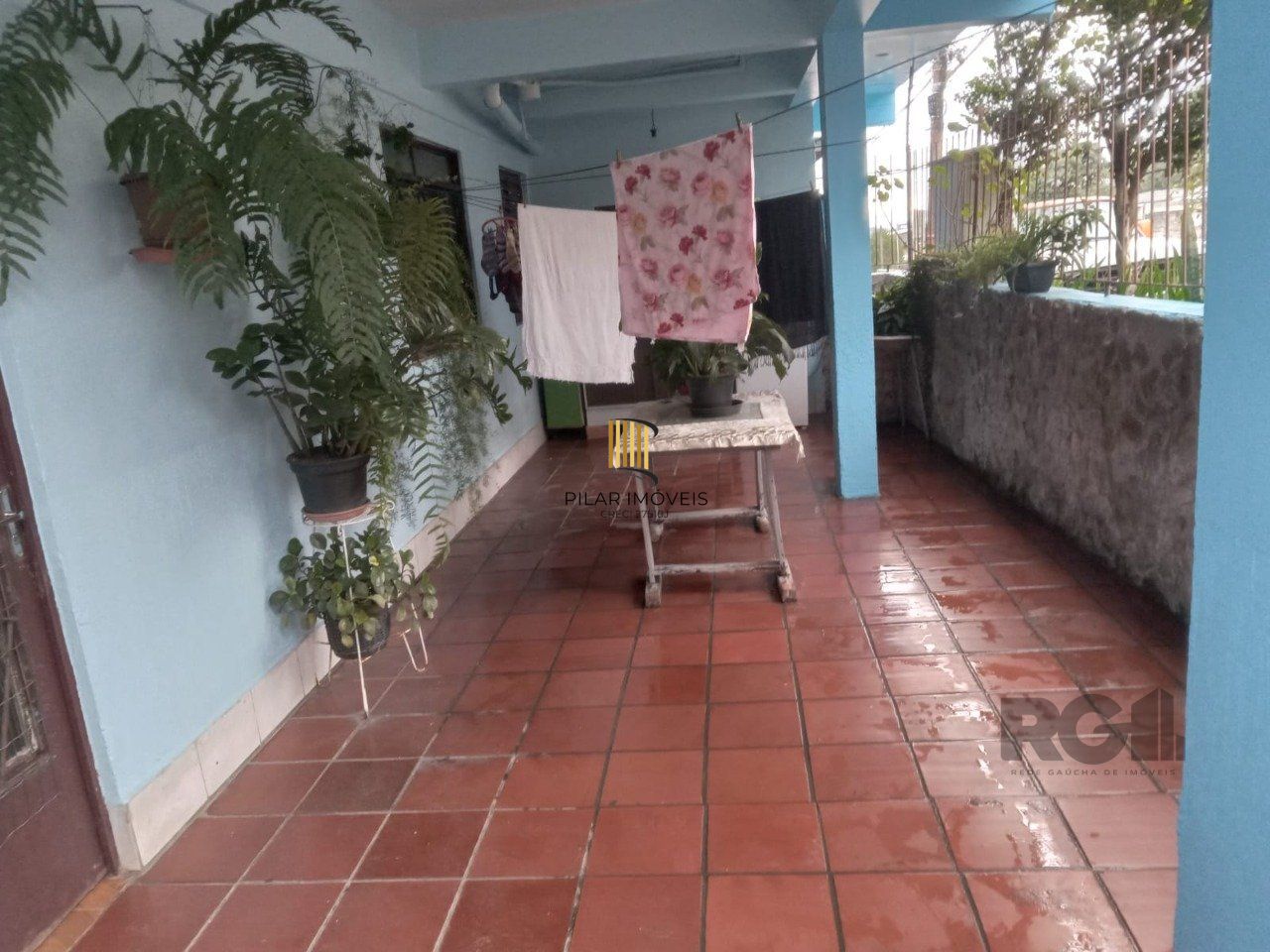 Casa com 3 quartos, vaga de garagem, churrasqueira, no bairro Partenon, Porto Alegre/RS
