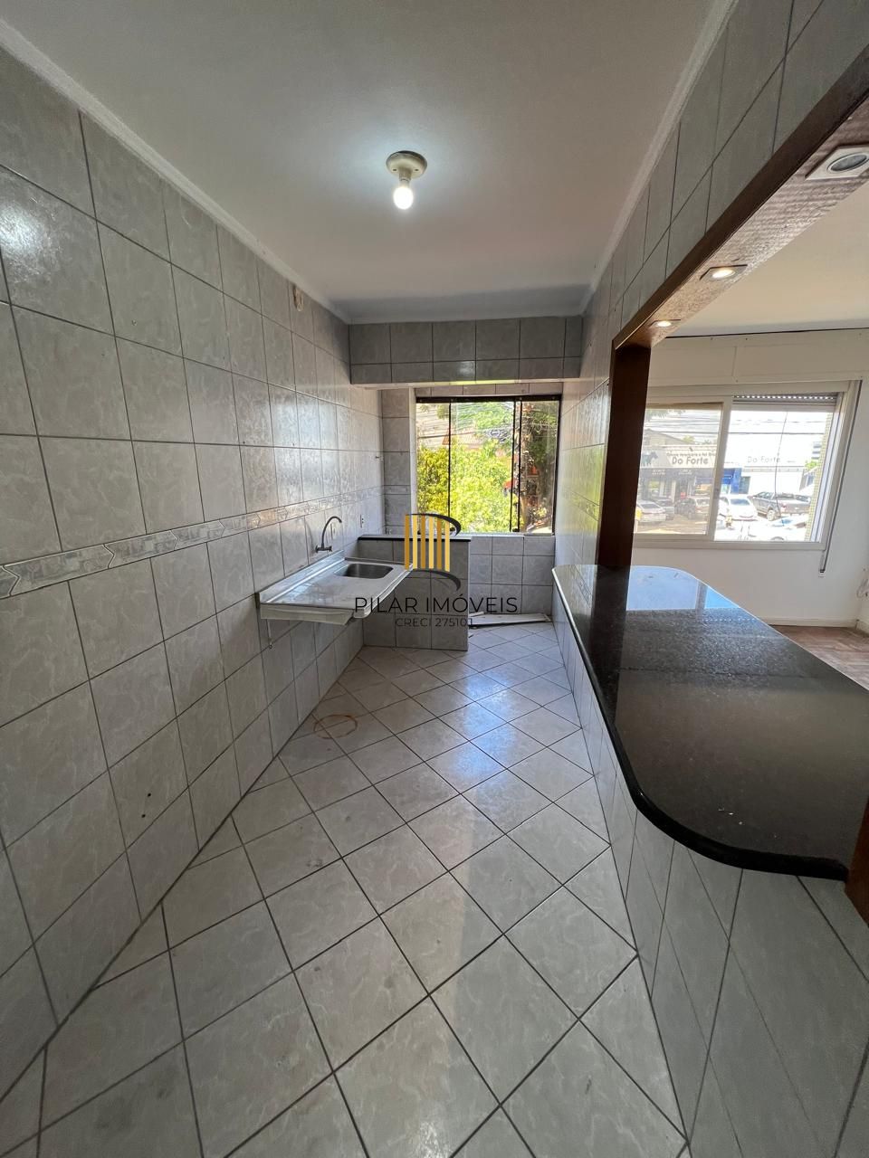 Apartamento à Venda com 02 Quartos na Av do Forte, Vila Ipiranga em Porto Alegre