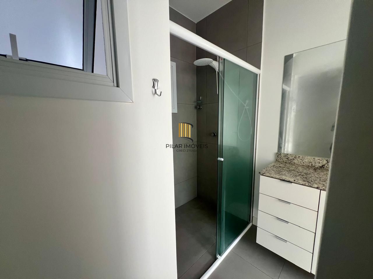 Apartamento 3 dormitórios, sacada em 107m2 no bairro Menino Deus