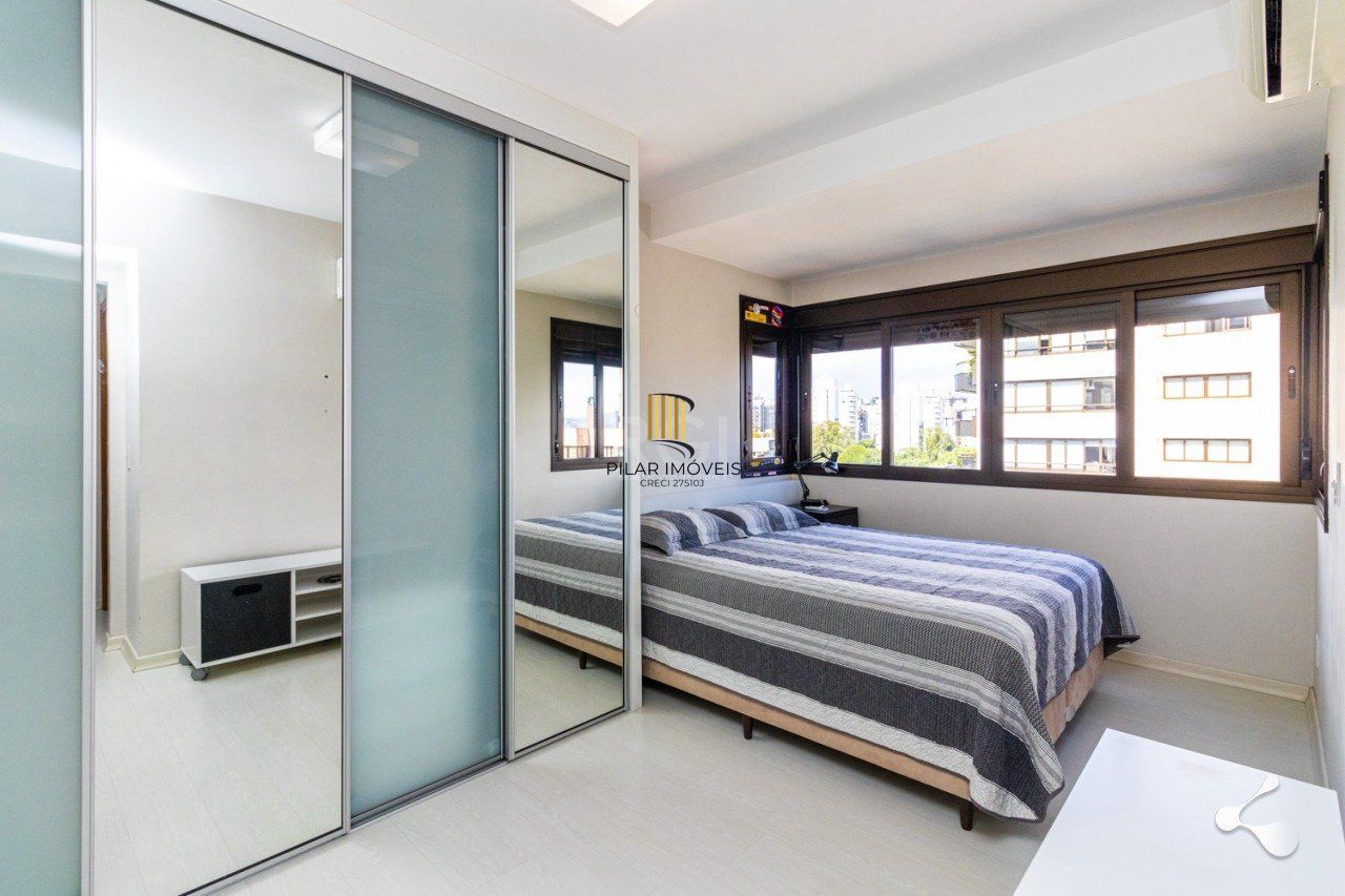 Espetacular Apto. semi mobiliado no bairro Rio Branco, Porto Alegre/RS, um por andar, 195m, andar alto, lareira, churrasqueira, 3 suites, 4 vagas