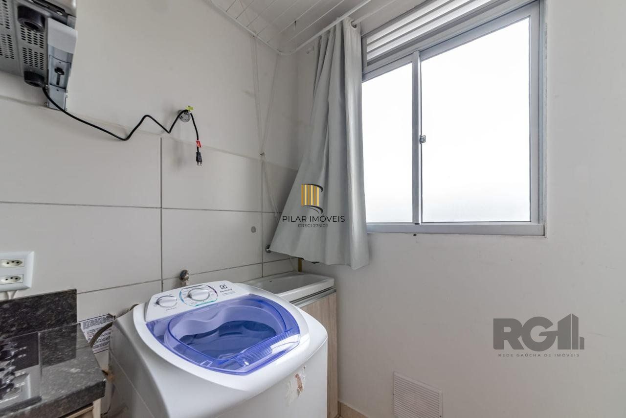 Apartamento 2 dormitórios e uma vaga no bairro morro santana com sacada.