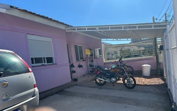 Casa com 03 quartos no Bairro Hípica