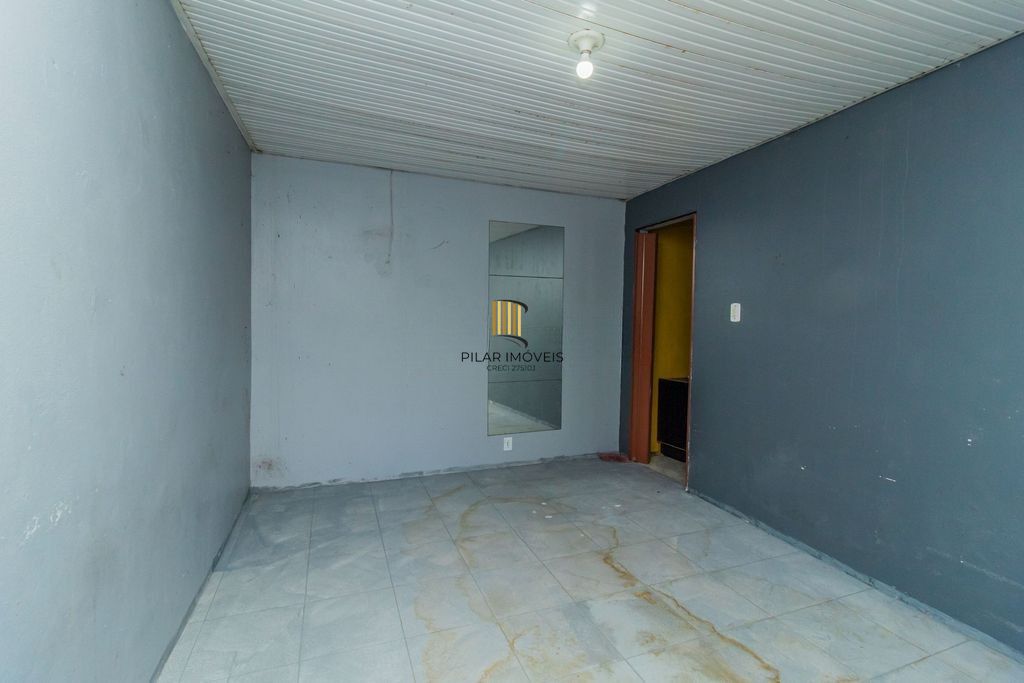 CASA 03 dormitórios, 2 suítes,  216m² privativos  com piscina no BAIRRO MEDIANEIRA