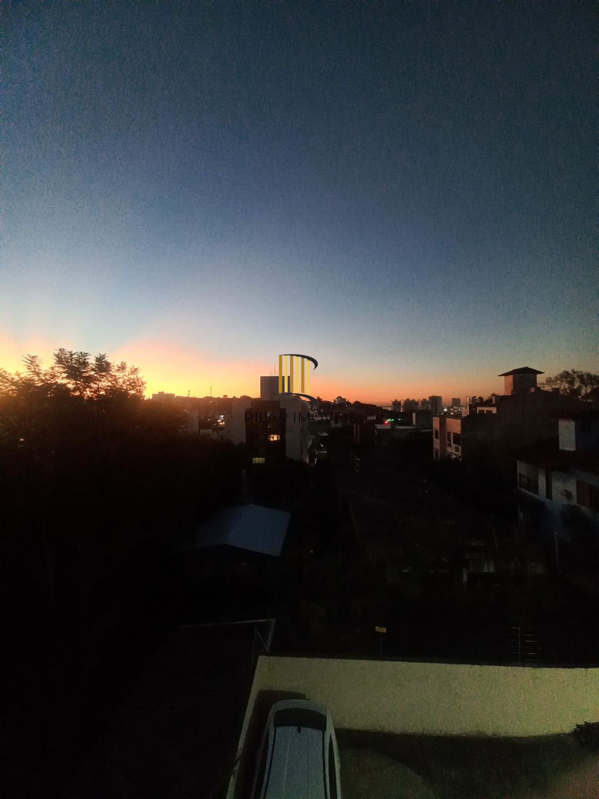 Apartamento 2 dormitórios, lareira, churrasqueira, 2 vagas garagem, no Bairro Tristeza em Porto Alegre/RS