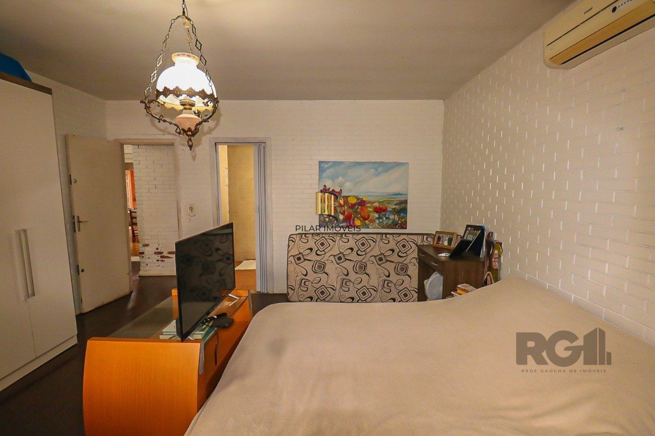 Casa com 2 quartos, vaga de garagem, churrasqueira, com 200m² privativos no centro de Esteio/RS