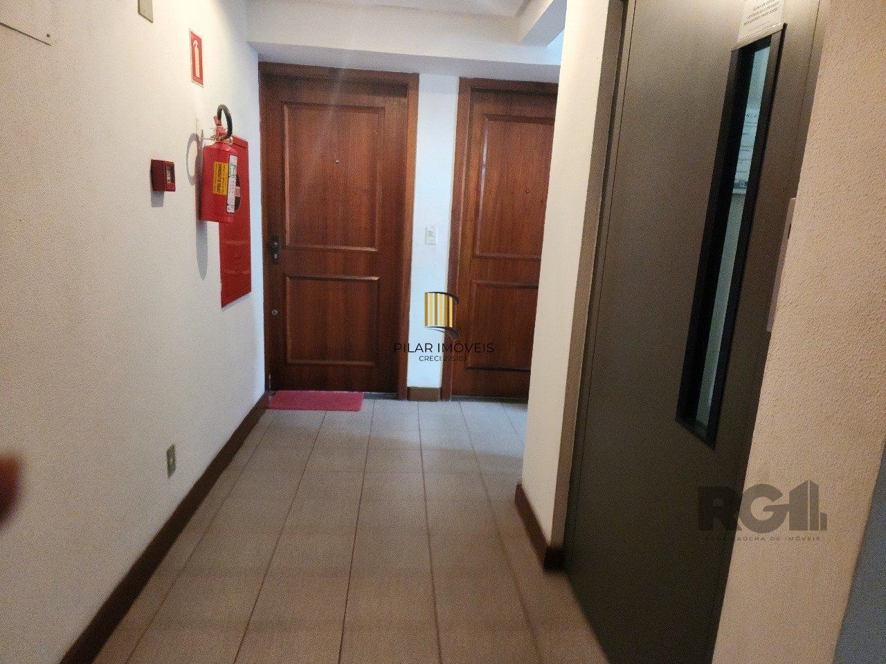 Apartamento com 01 quarto, 01 vaga escriturada coberta, Bairro Cidade Baixa