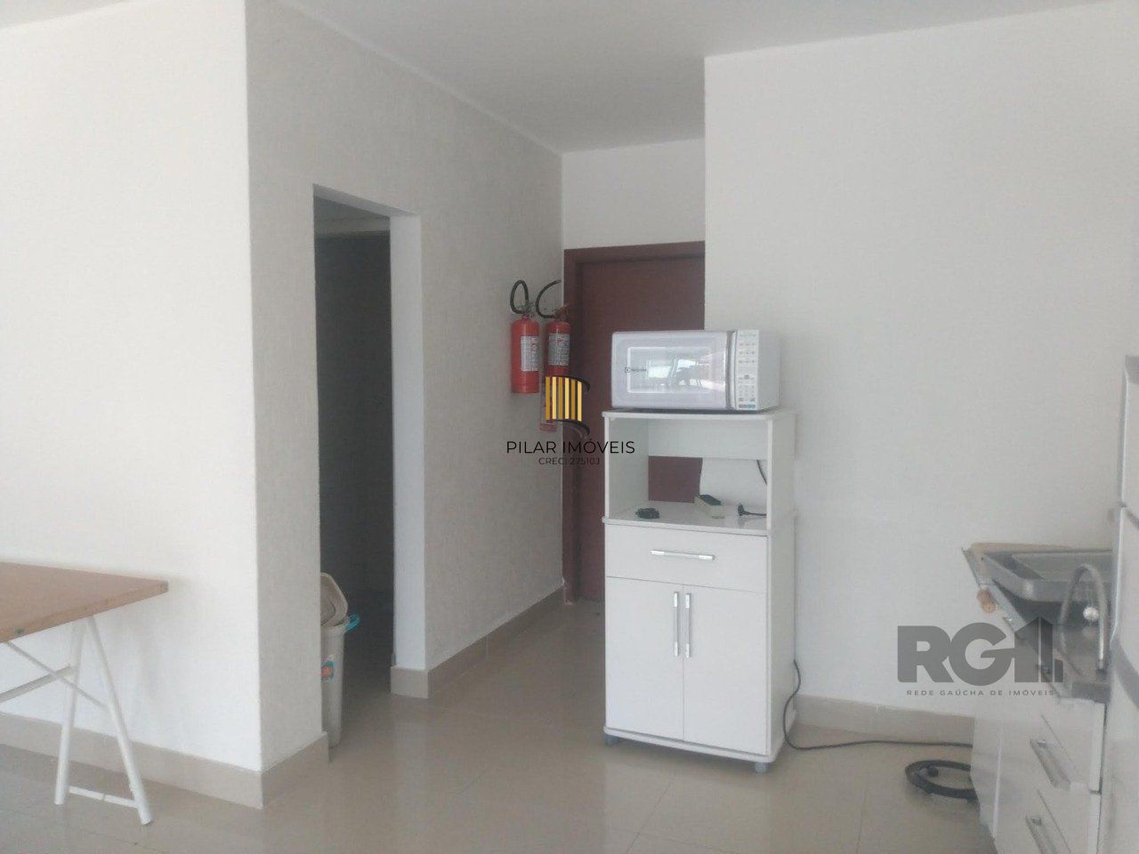 APARTAMENTO DE 2 DORMITORIOS REFORMADO BAIRRO SANTO ANTONIO - POA/RS