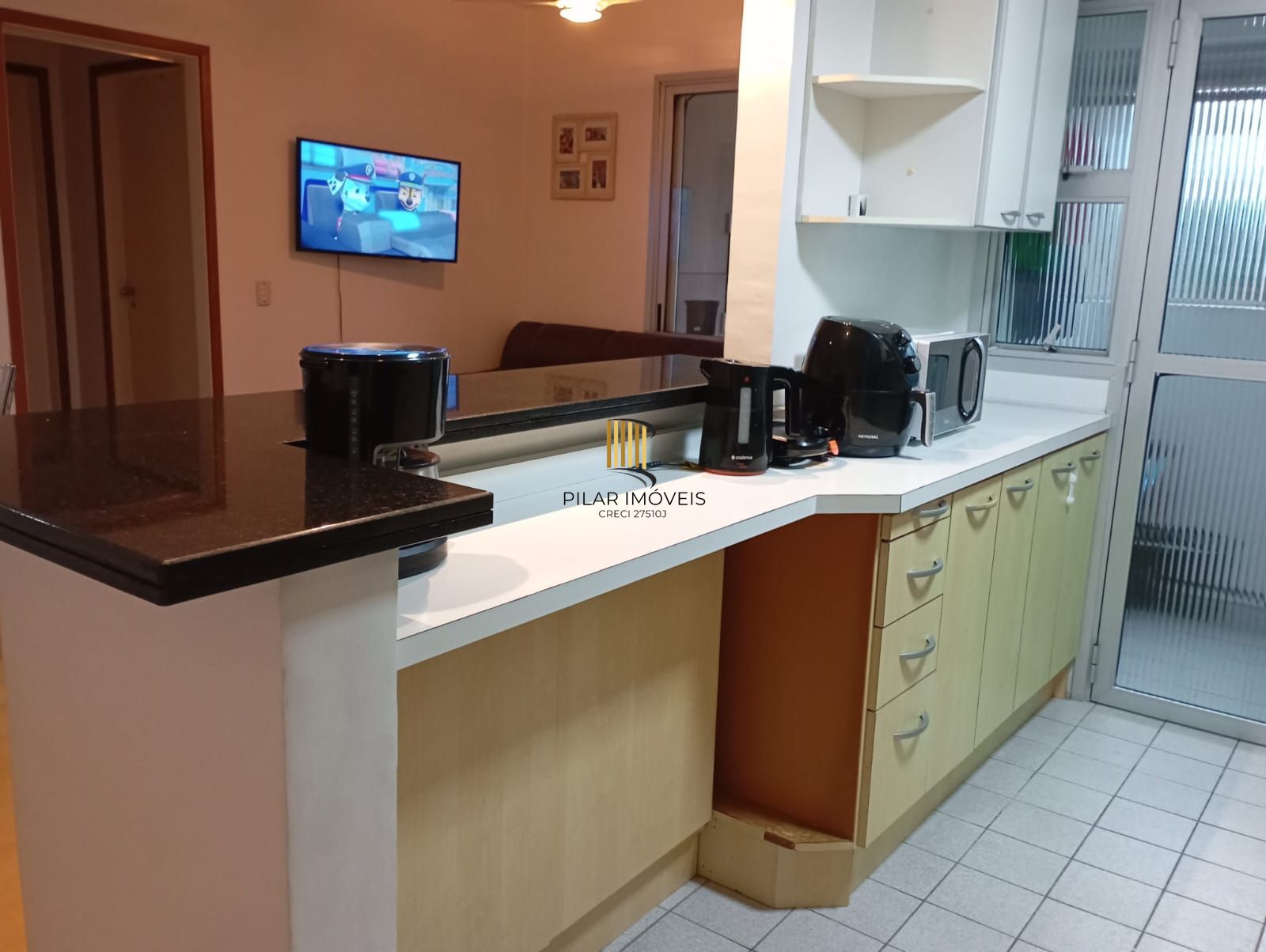 Apartamento com 02 quartos e 01 vaga coberta no Bairro Menino Deus, Porto Alegre
