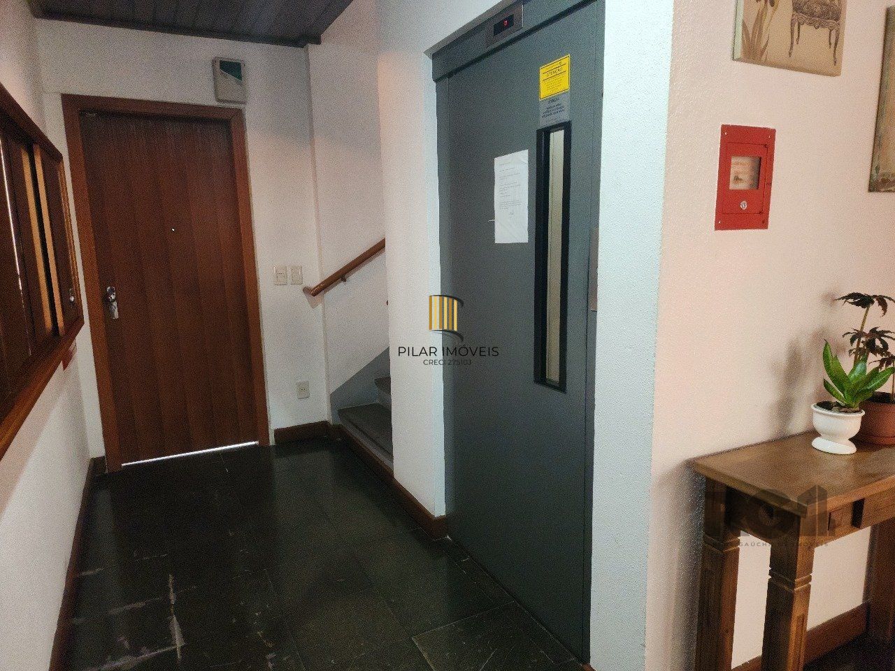 Apartamento com 01 quarto, 01 vaga escriturada coberta, Bairro Cidade Baixa