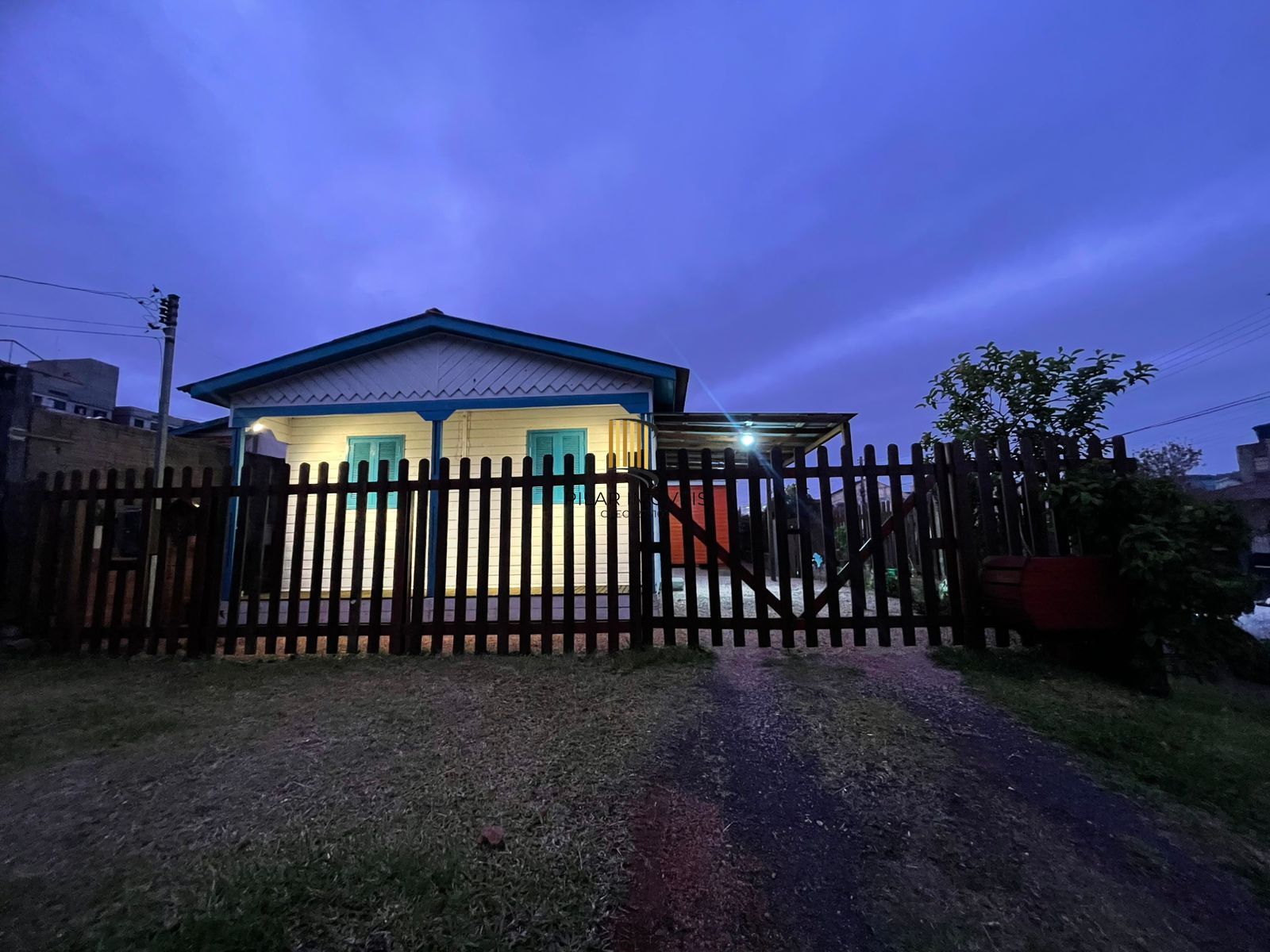 Terreno de esquina com 2 casas a venda, bairro Vila Nova, Porto Alegre, RS