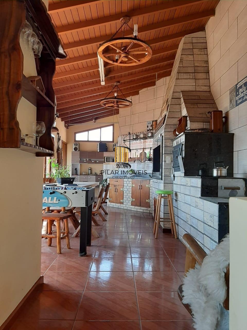 Casa para Venda - 274m², 3 dormitórios, sendo 1 suites, 3 vagas - Guarujá, Porto Alegre