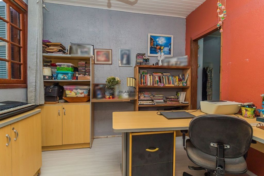 CASA 03 dormitórios, 2 suítes,  216m² privativos  com piscina no BAIRRO MEDIANEIRA