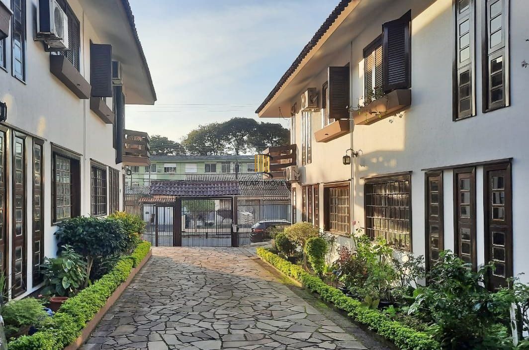 casa em condomínio com 3 dormitórios, sendo 1 suíte e vaga para dois carros no bairro Tristeza - Pilar Imóveis