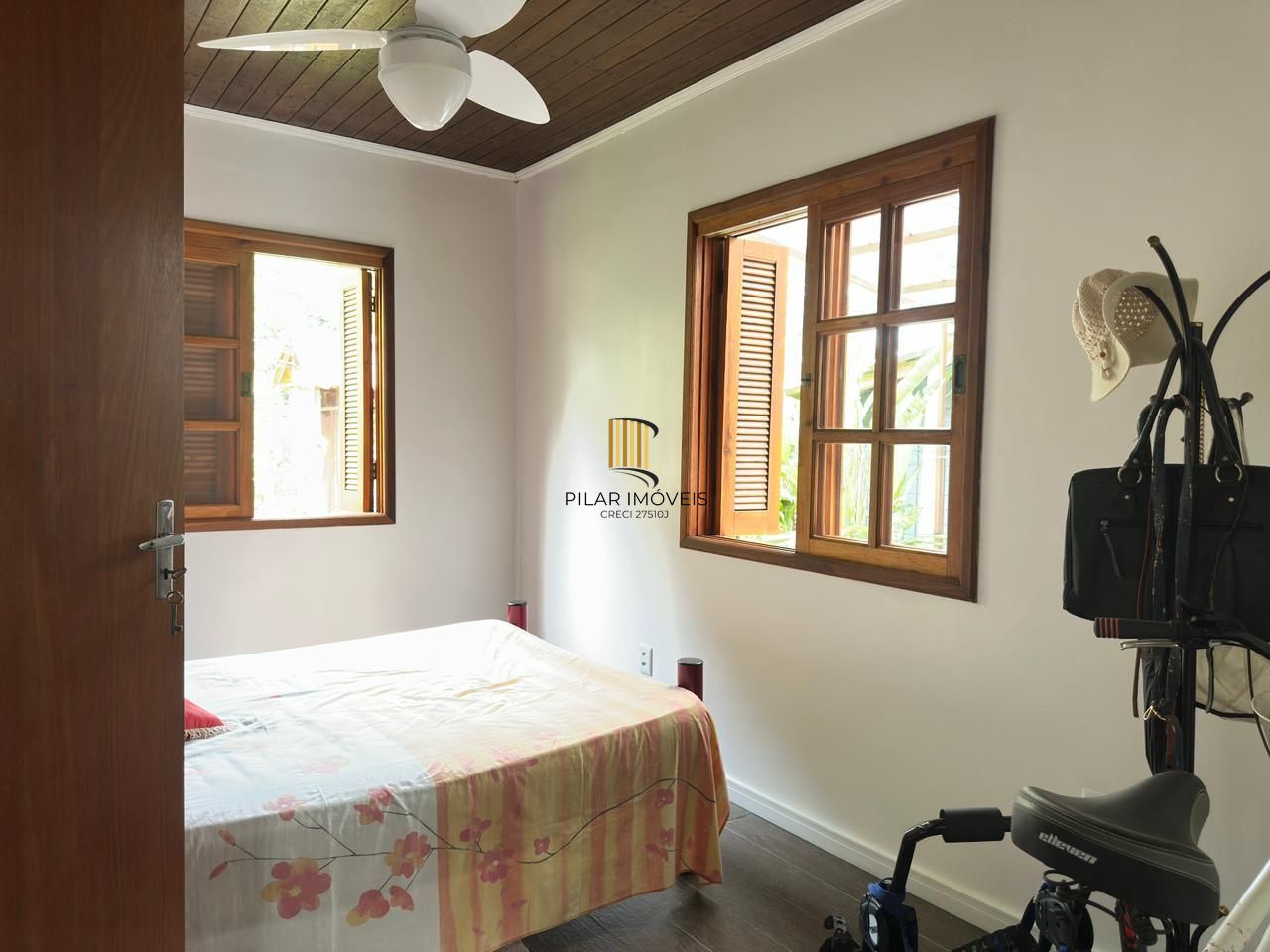 Casa de alvenaria toda reformada e mobiliada no bairro Lami