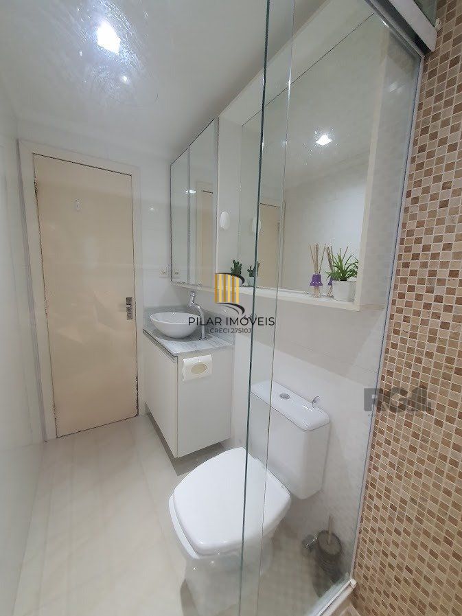 Apartamento com 3 quartos, vagas de garagem, semi mobiliado - 68m² no bairro Medianeira, Porto Alegre/RS