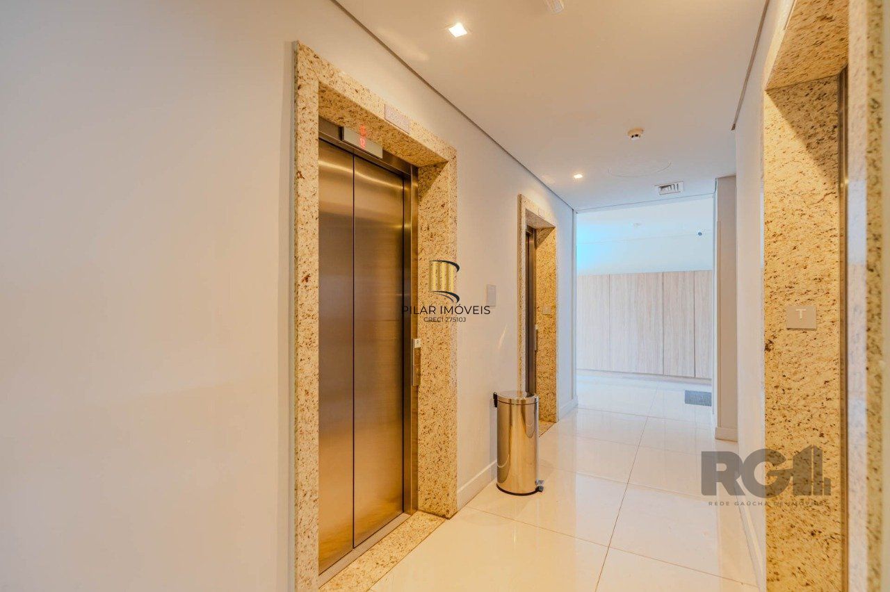 Apartamento com 01 quarto e 01 vaga no Bairro Partenon