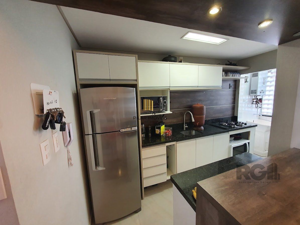 Apartamento com 3 quartos, vagas de garagem, semi mobiliado - 68m² no bairro Medianeira, Porto Alegre/RS