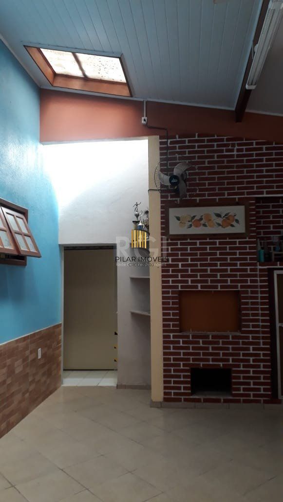 Casa para Venda - 121m², 3 dormitórios, sendo 1 suites, 2 vagas - Restinga
