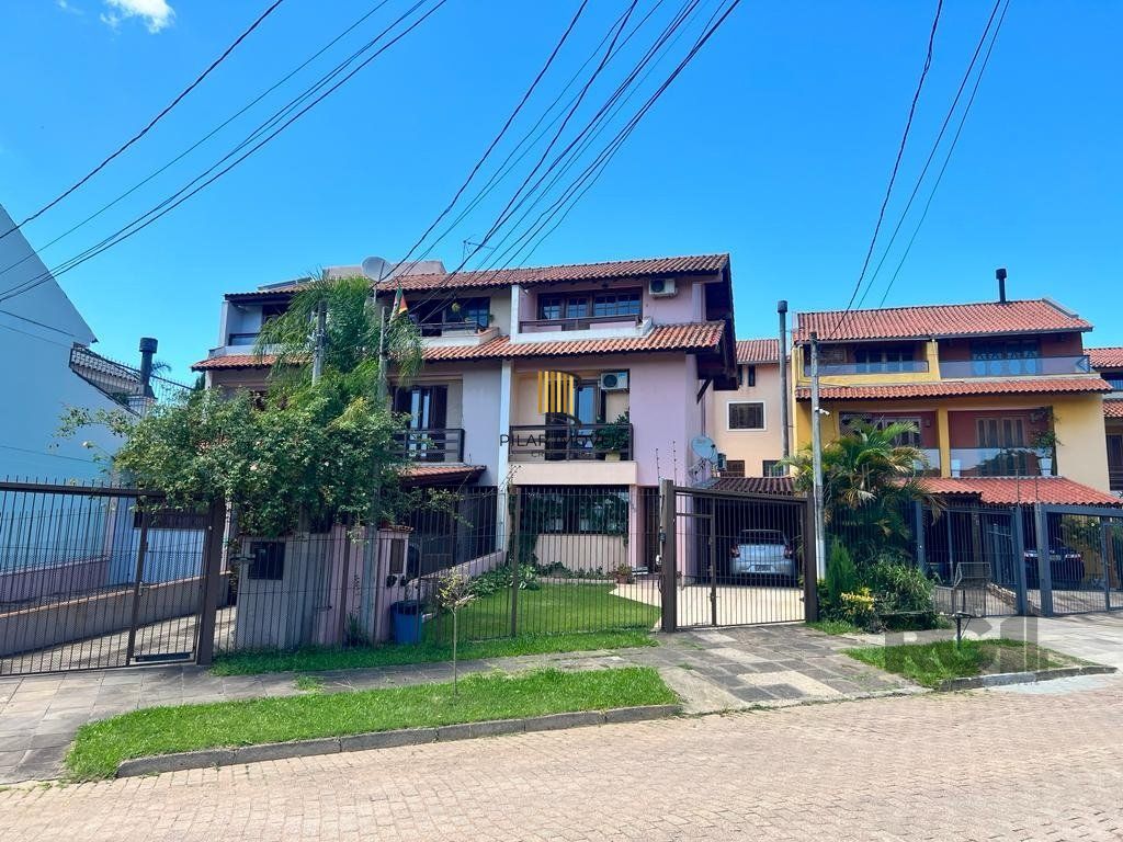 Casa com 3 dormitórios no bairro Morro Santana