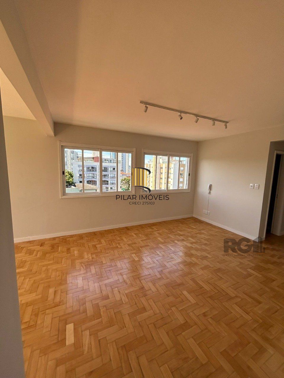 Belíssimo Apartamento com 03 quartos (01 suíte) uma vaga coberta todo Reformado