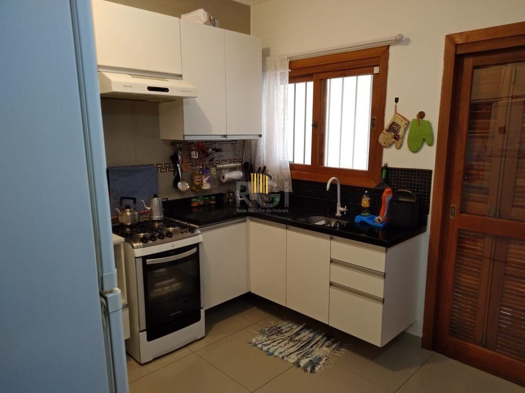Casa para Venda - 100.45m², 4 dormitórios, sendo 2 suites, Guarujá, Porto Alegre