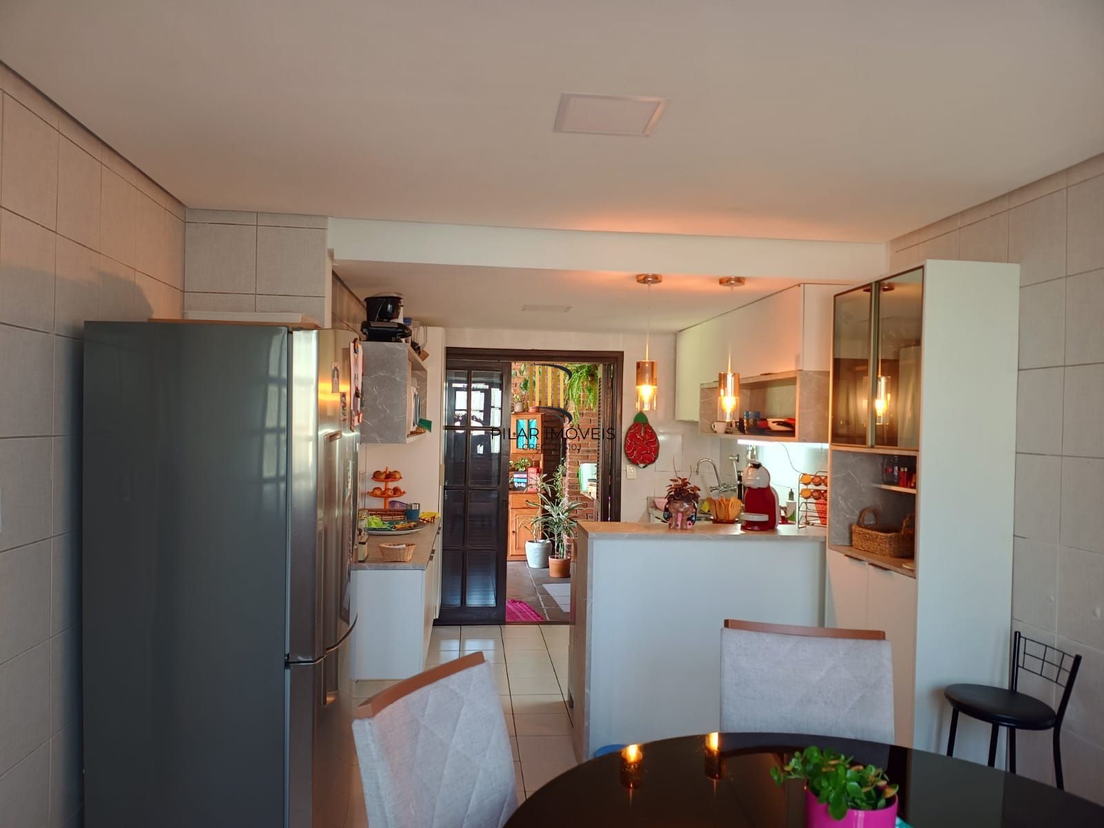 CASA COM PISCINA NA TRISTEZA
