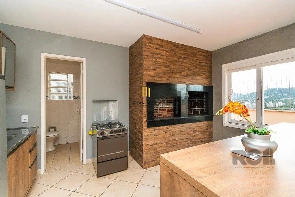Apartamento com 02 quartos com 01 vaga de garagem coberta e escriturada.