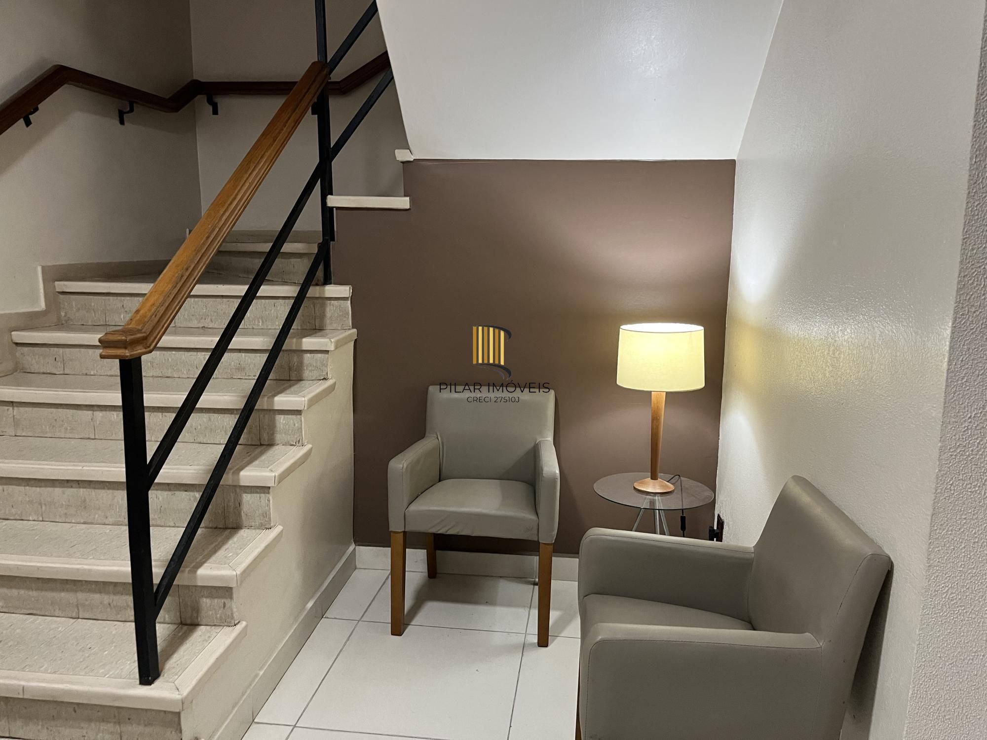 Apartamento com 02 quartos no Bairro Passo da Areia, Porto Alegre