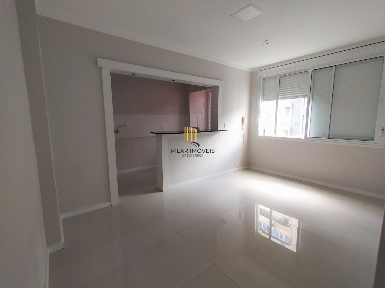 Apartamento reformado de 1 dormitório em andar alto !