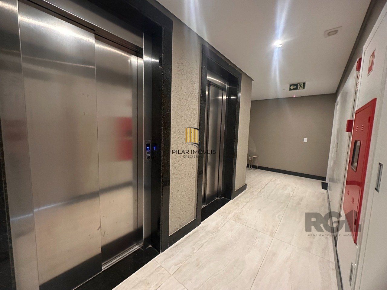 Apartamento para Venda - 130.07m², 3 dormitórios, sendo 3 suites, 3 vagas - Petrópolis