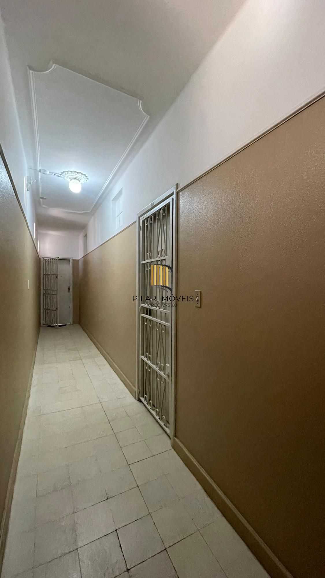 Apartamento na Ramiro Barcelos, com 1 dormitório