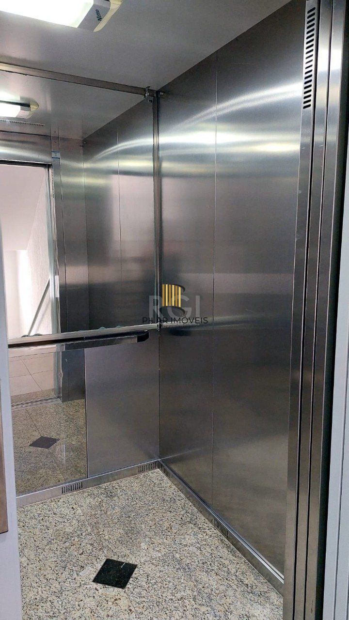 Apartamento de74,39m² de área privativa,  02 dormitórios,  1 suíte, 1 banheiro social e 1 vaga coberta.