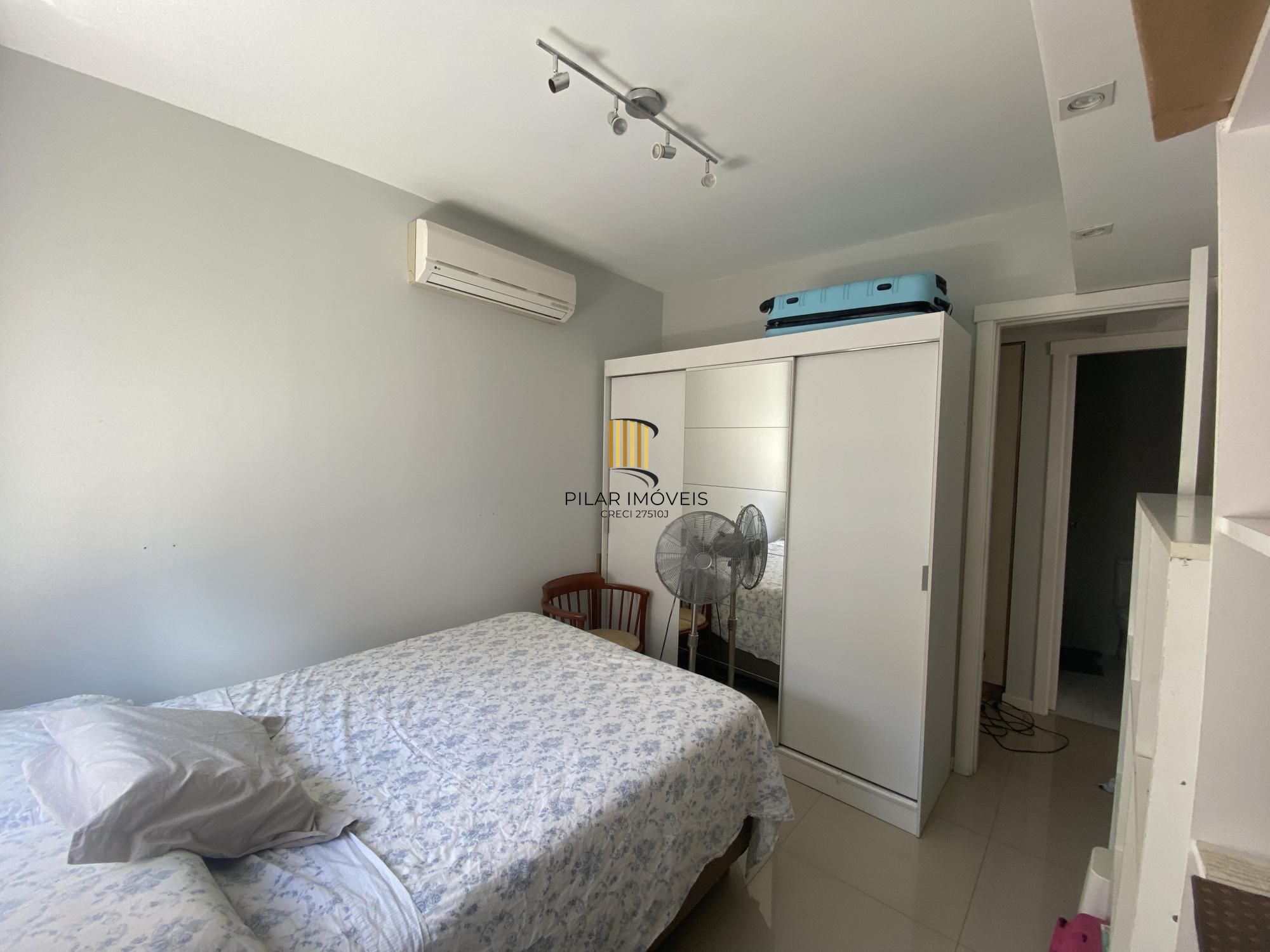 Apartamento de 2 quartos, suíte, semimobiliado, no bairro Vila Ipiranga.