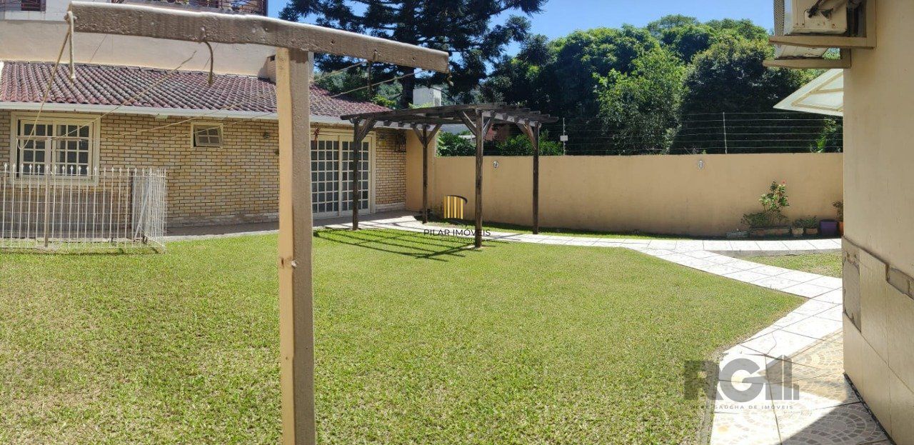 casa com 4 dormitórios, sendo 1 suíte, garagem para dois carros fechada, no bairro Santa Isabel em Viamão