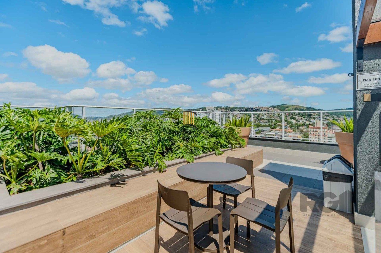 Apartamento com 01 quarto e 01 vaga no Bairro Partenon