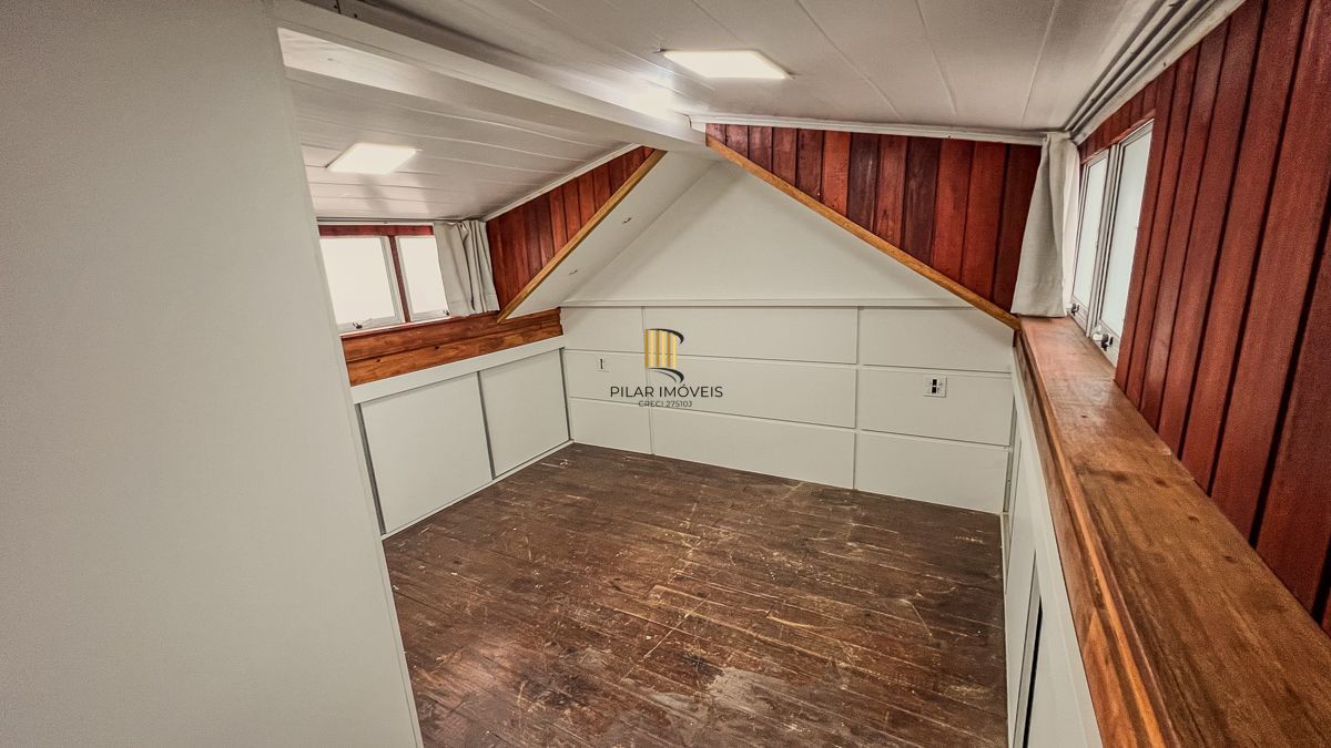 Apartamento com 02 quartos e 01 vaga, no Bairro Navegantes em Porto Alegre