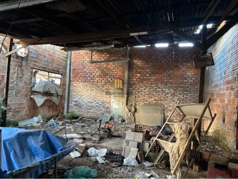  Terreno de 300m² com casas, no bairro Cavalhada, Porto Alegre/RS