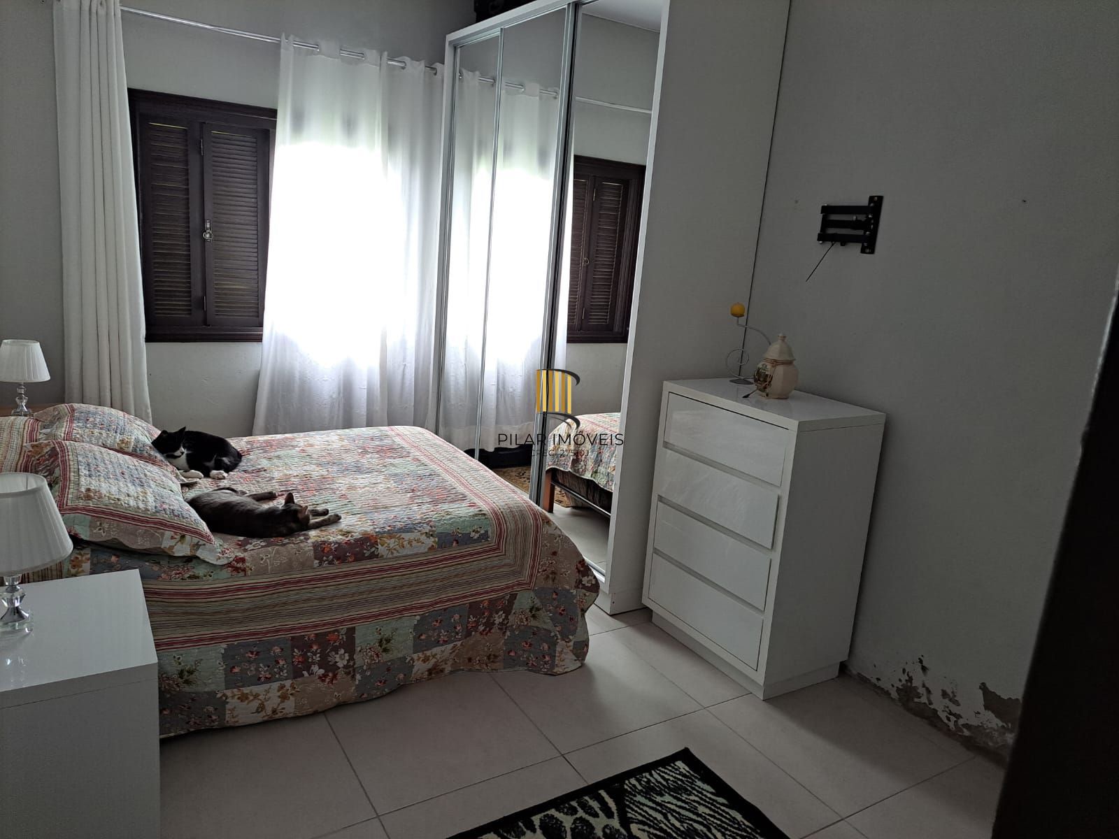 Casa com 02 quartos (01 suíte), 03 vagas no Bairro Sarandi em Porto Alegre