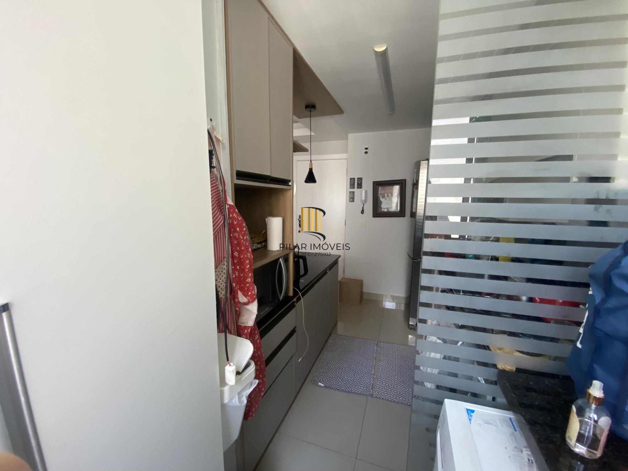 Apartamento de 2 quartos, suíte, semimobiliado, no bairro Vila Ipiranga.