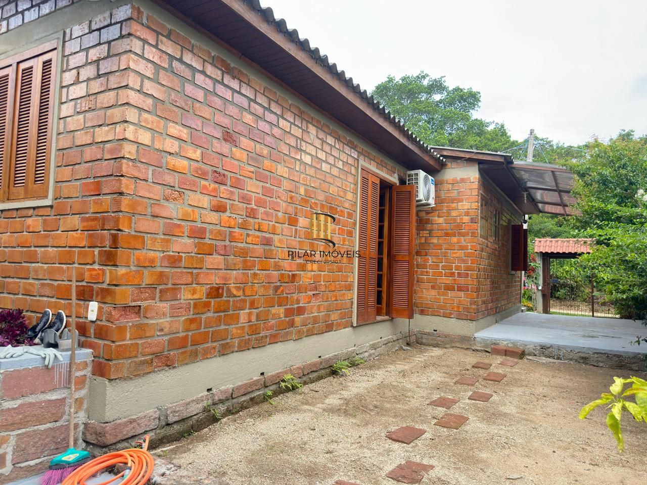 Casa de alvenaria toda reformada e mobiliada no bairro Lami