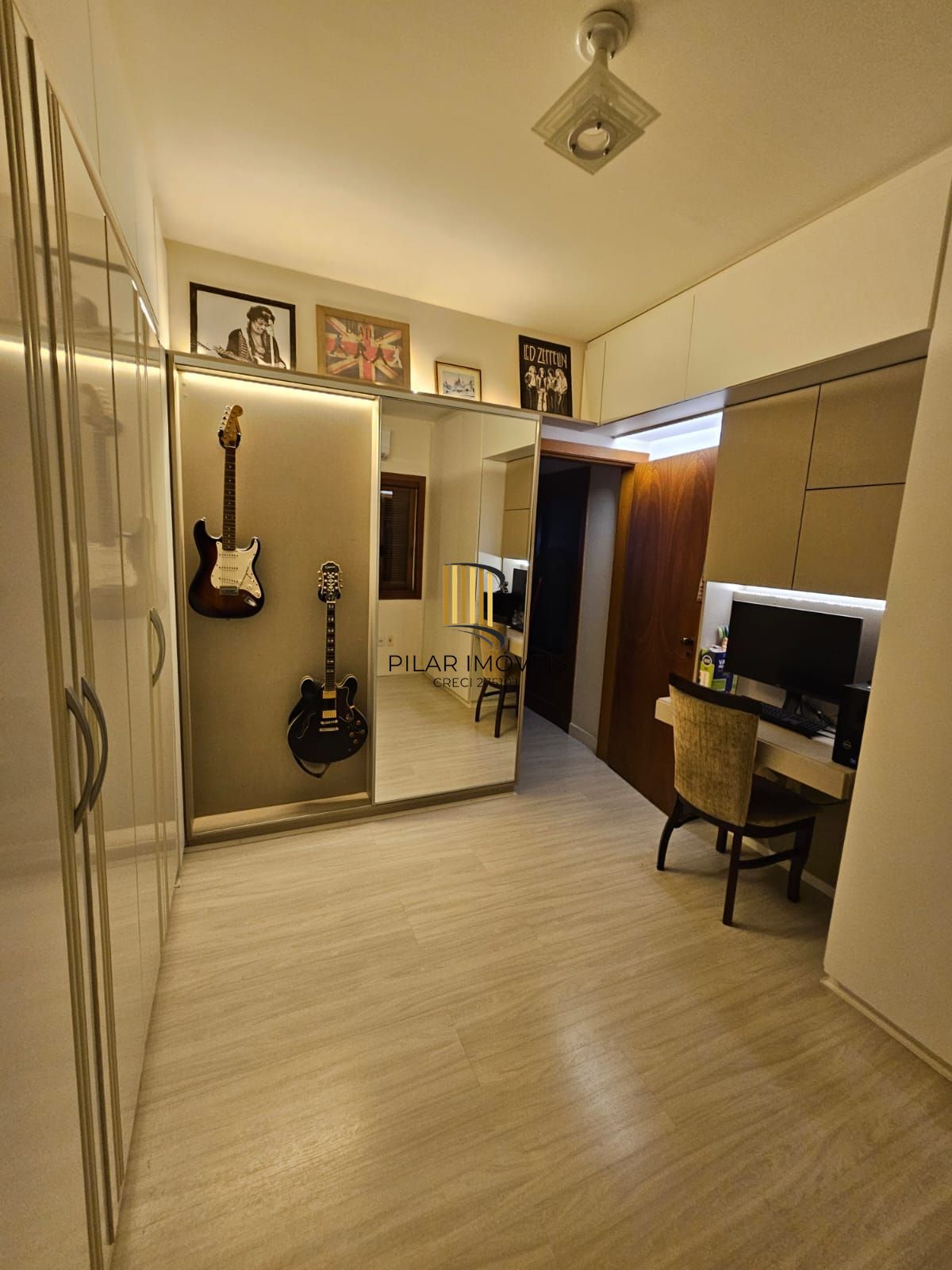 Apartamento com 02 quartos e 01 vaga no Centro Histórico de Porto Alegre