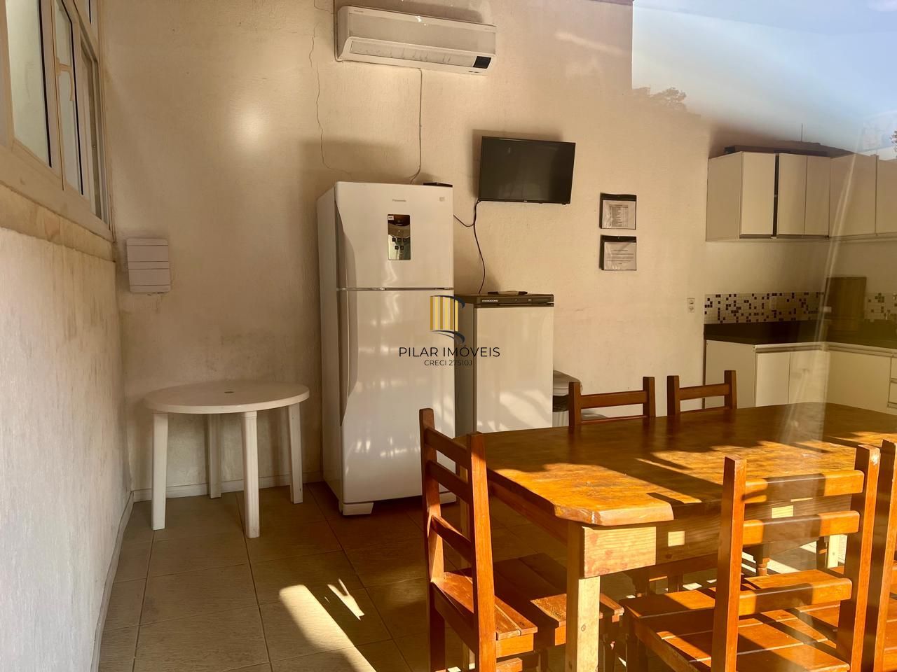 Apartamento 3 dormitorios, 1 suite, 2 vagas de garagem mais dependência de empregada no bairro tristeza.